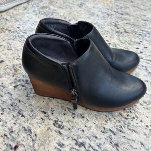 Dr. Scholl's Black Leather Wedge Ankle Zip Booties